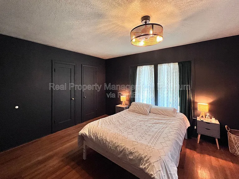 2727 E Michigan Ave — Photo 18