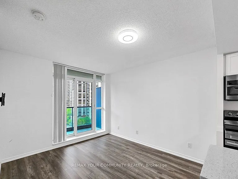 30 Harrison Garden Blvd #911 — Photo 9