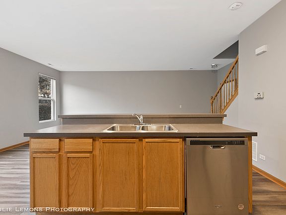 5th image of 4051 Blackstone Dr