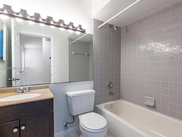 20700 SW 81st Ave — Photo 11