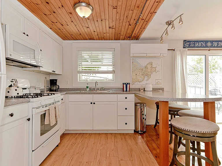 58 Eastern Point Rd — Photo 9