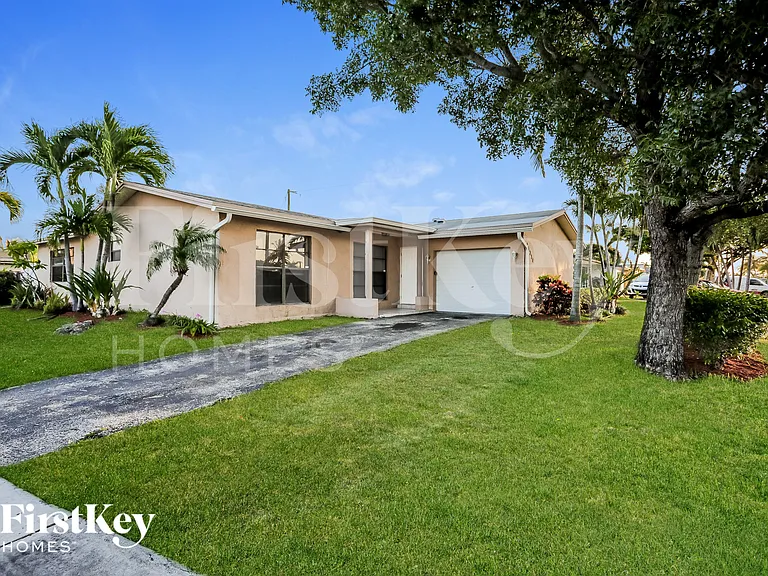 11310 NW 38th Pl — Photo 1