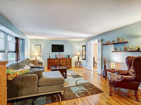 5th image of 856 S Woodlyn Dr #129