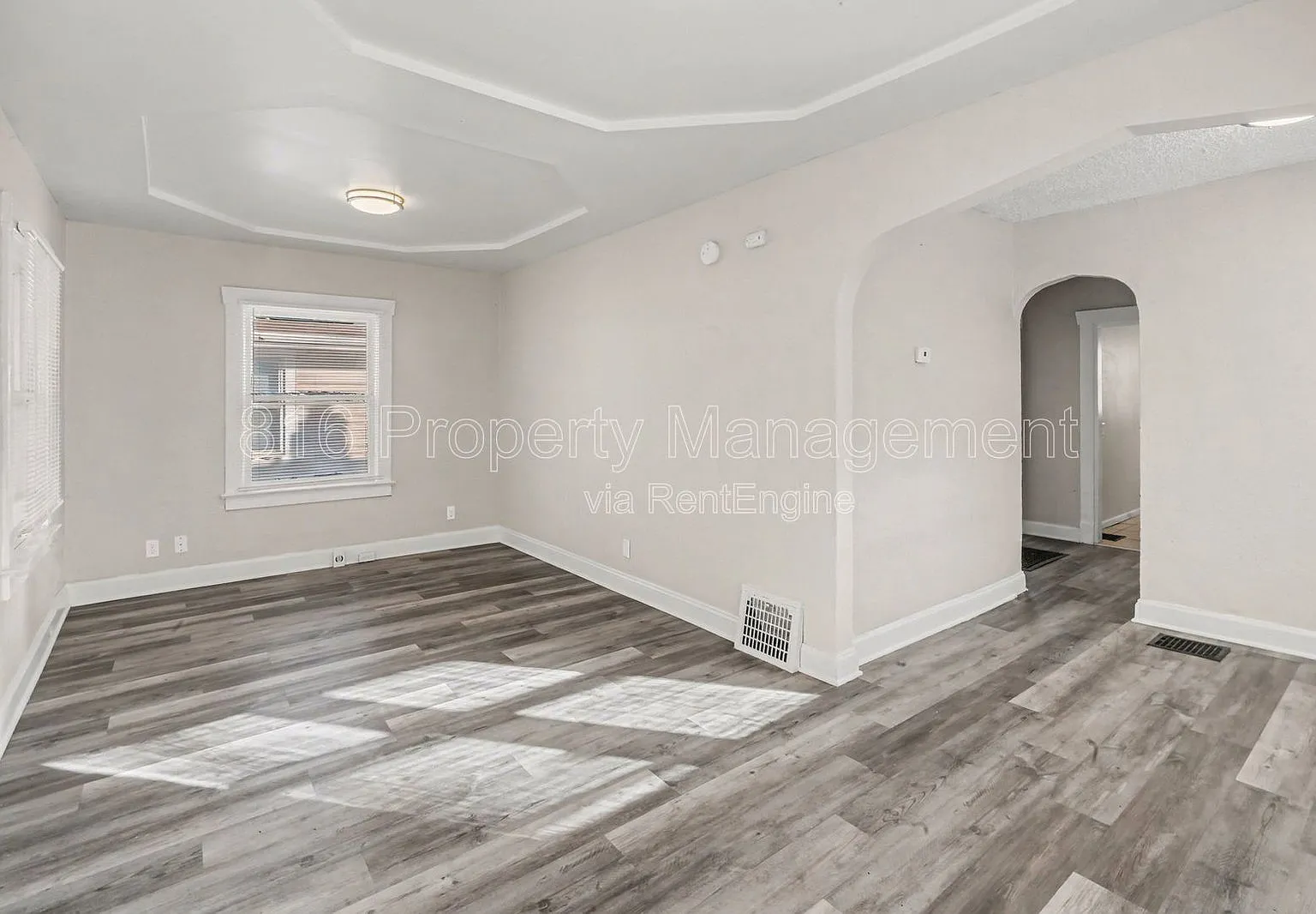 2 bed, 1.0 bath, $1,050 — Photo 2