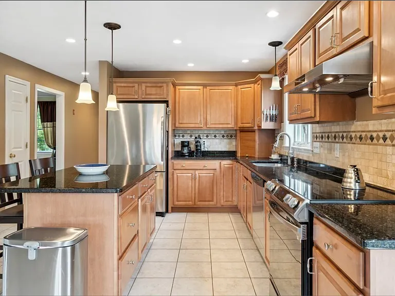 47 Skyview Dr — Photo 9