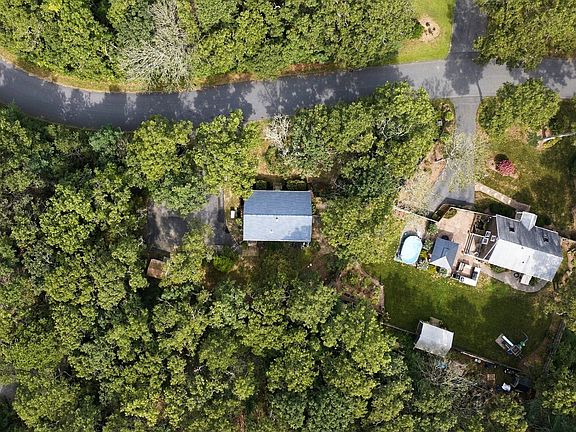 5th image of 16 Gunters Ln