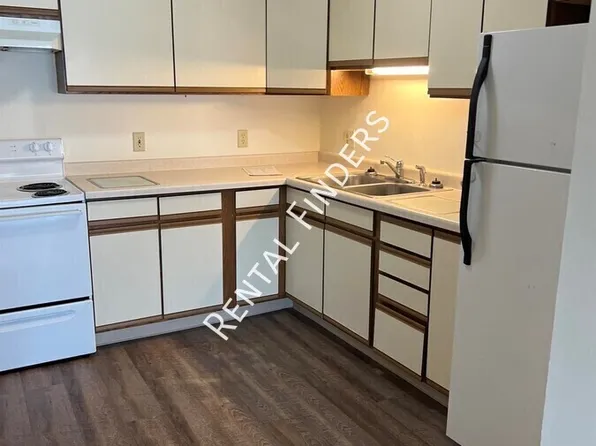 1101 Connie Rd APT 1, Baraboo, WI 53913