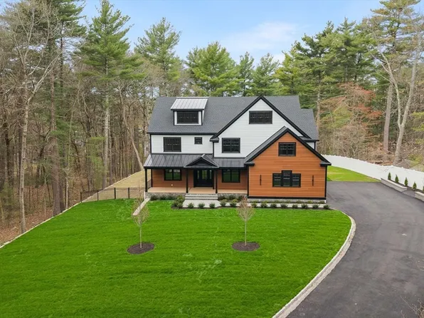 71 Walpole St, Dover, MA 02030