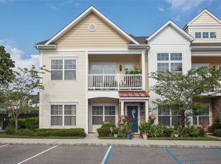 10 Lager Ln, Patchogue, NY 11772