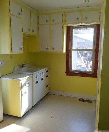 2nd image of 540 10th St SW