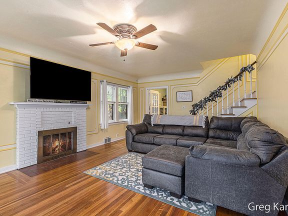 4th image of 252 Dale St NE