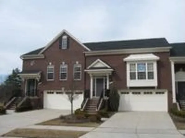 871 Sandalwood Dr #1, Troy, MI 48085
