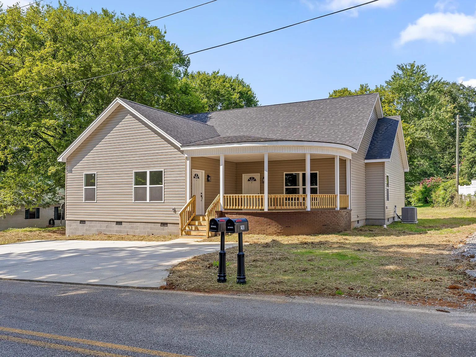 3 bed, 1350 sqft, $1,895 — Photo 1