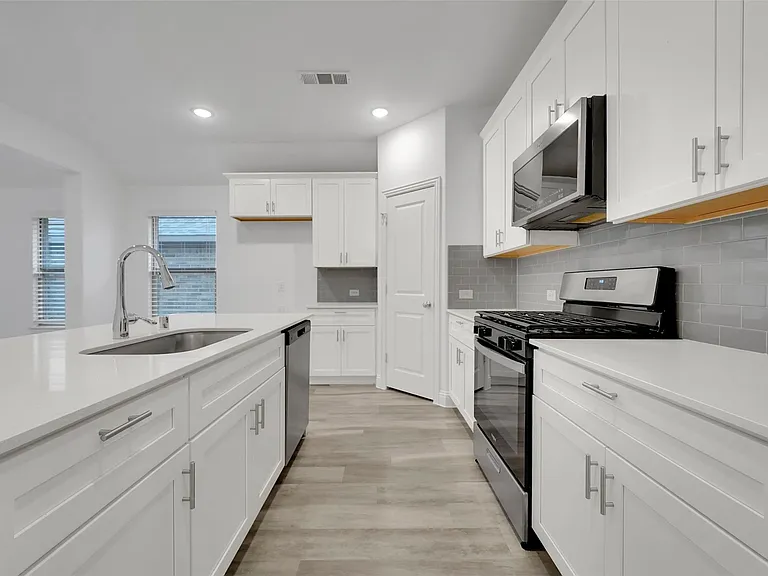 438 Camille Xing — Photo 10