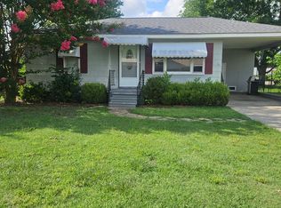 103 E Ham St, Pikeville, NC 27863