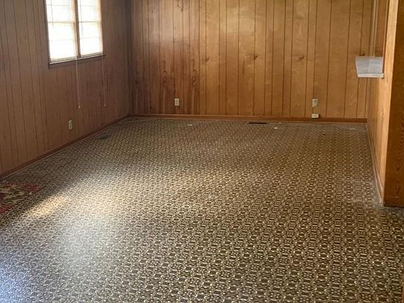 4th image of 223 College St