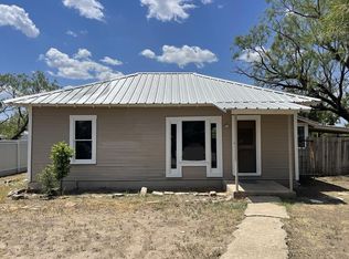 700 Avenue B, Ballinger, TX 76821