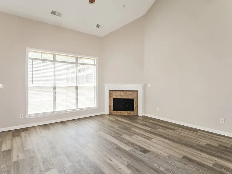 1043 Averett Cv — Photo 5