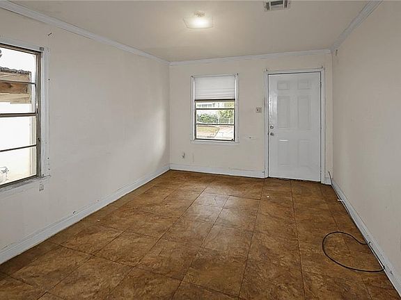 5th image of 1129 Southlawn Blvd