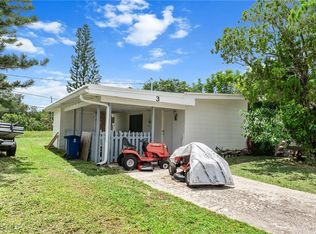 3 Vineyard St, Lehigh Acres, FL 33936