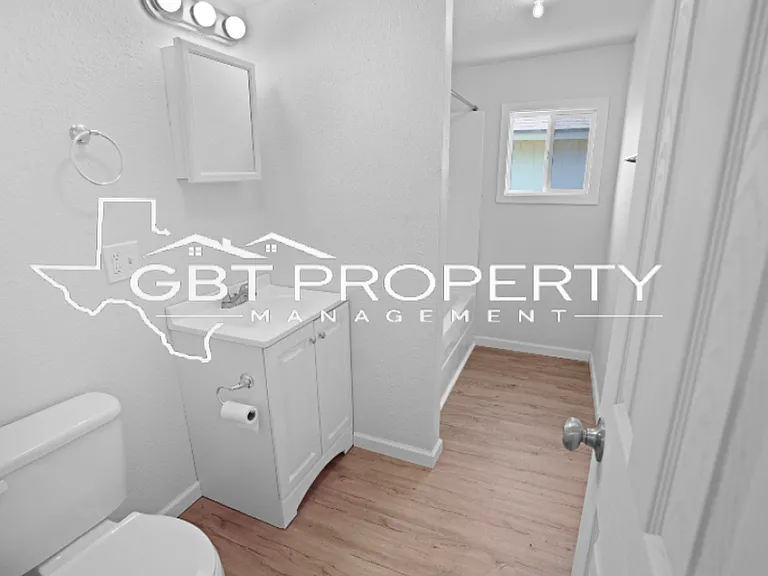 2342 Howard St — Photo 18