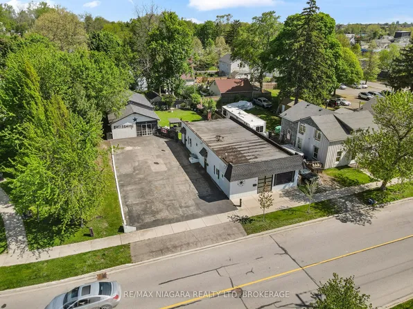 61 Queen St, Fort Erie, ON L2A 1T7