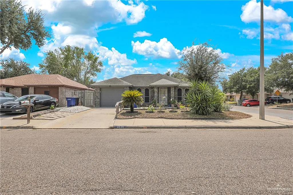 3 bed, 2.0 bath, 1118 sqft, $1,700 — Photo 1