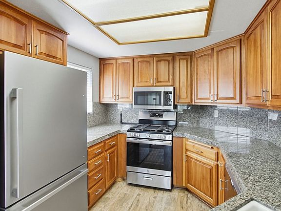 5th image of 1171 Bitterbush Ln