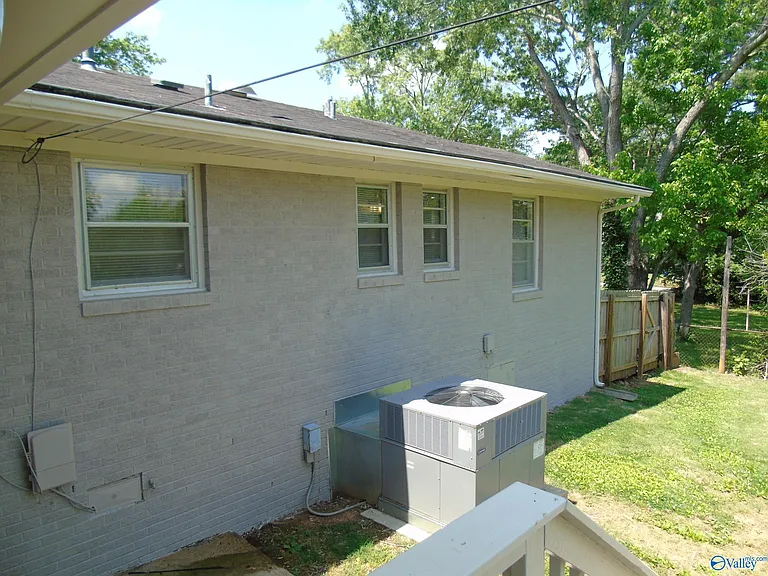 1903 Melbourne Ave NE — Photo 20