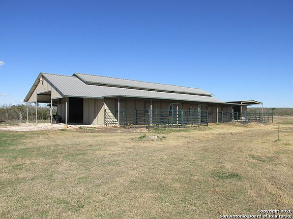 4th image of 425 County Road 646