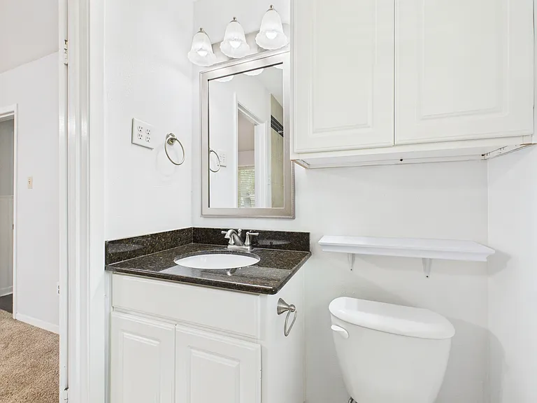 1402 Village Dr — Photo 30