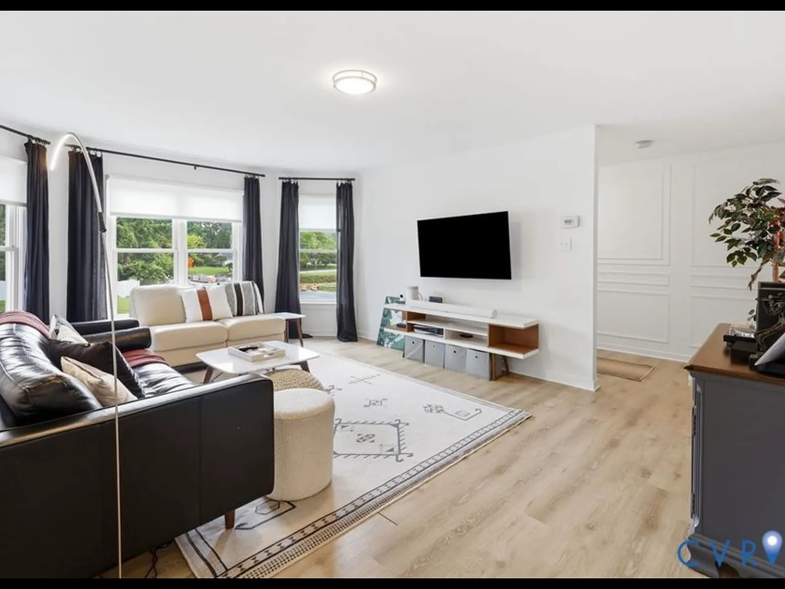 3 bed, 1260 sqft, $2,600 — Photo 2