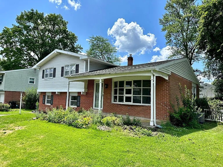 1942 Crooked Oak Dr — Photo 2