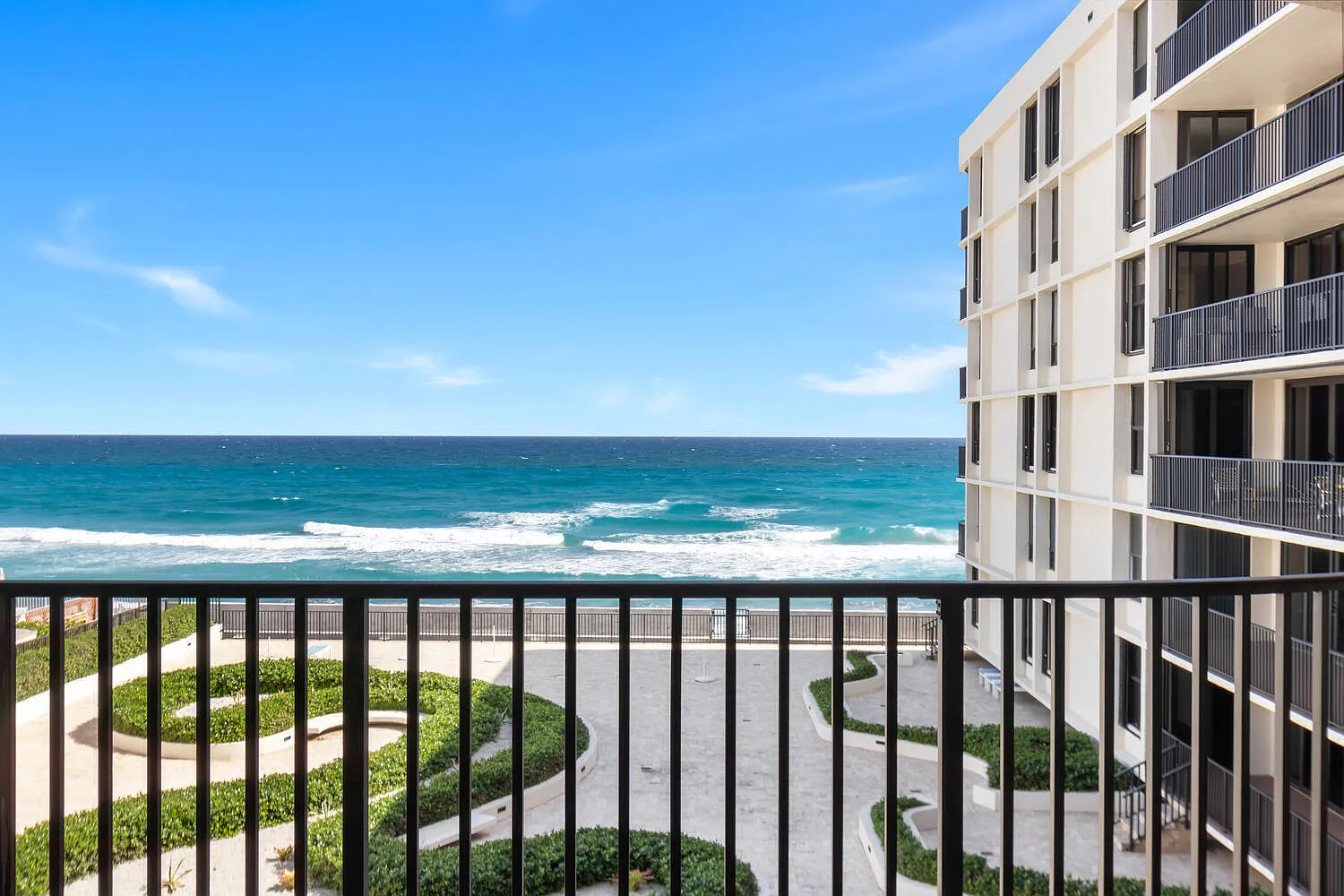 Dune Deck of the Palm Beaches. — Photo 1