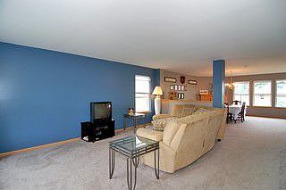 2nd image of 337 Hawthorn Ln