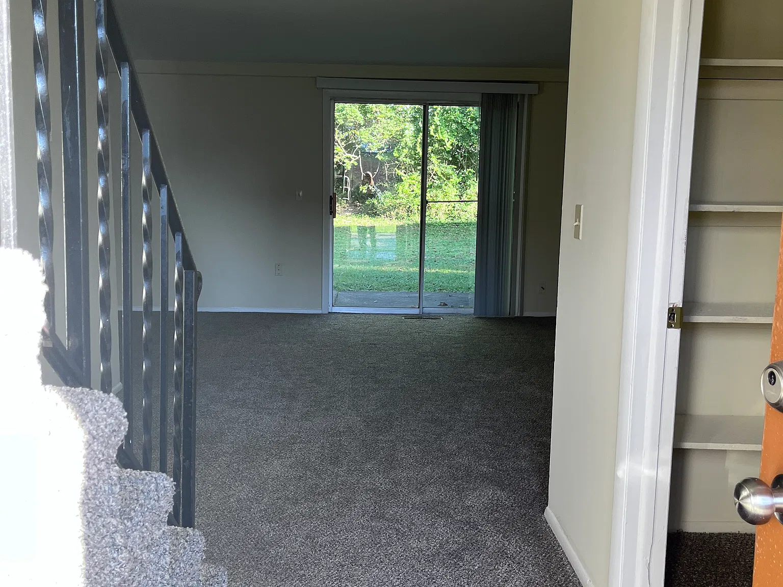 3 bed, 1.5 bath, 1058 sqft, $1,350 — Photo 2