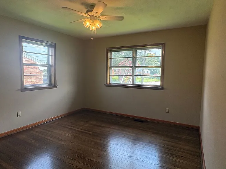 713 Willow Dr — Photo 9