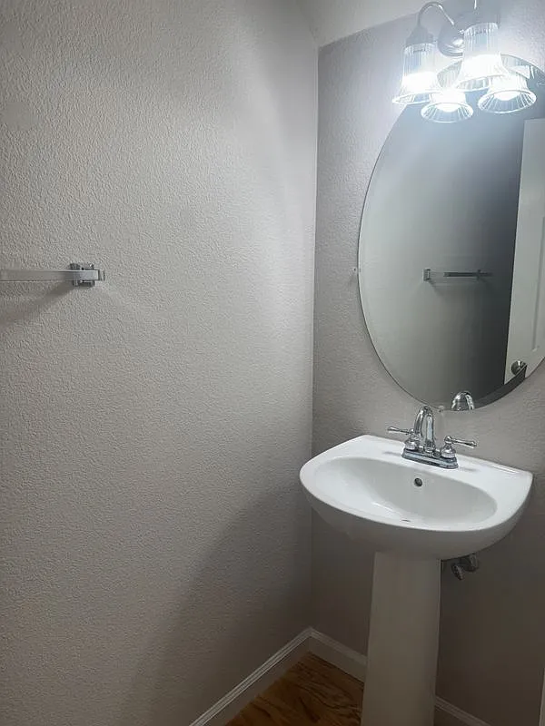 2 bed, 2.0 bath, 1213 sqft, $3,150 — Photo 2