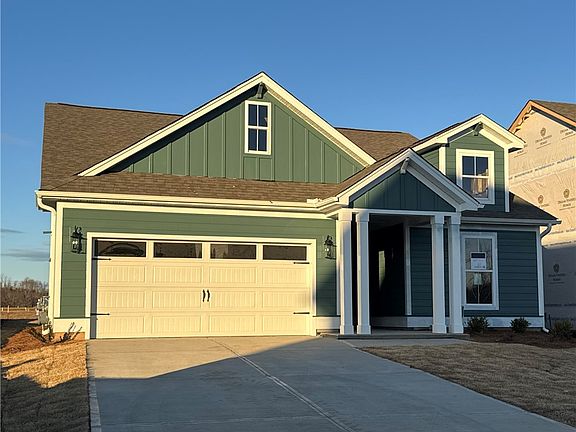 2nd image of 554 Hydrangea St