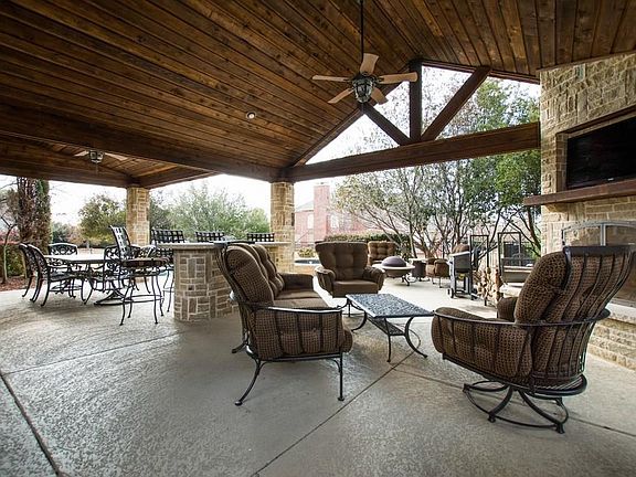 Fantastic covered Outdoor Kitchen & Living space with built-in grills!