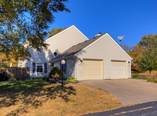 8709 Clover Ln, Urbandale, IA 50322