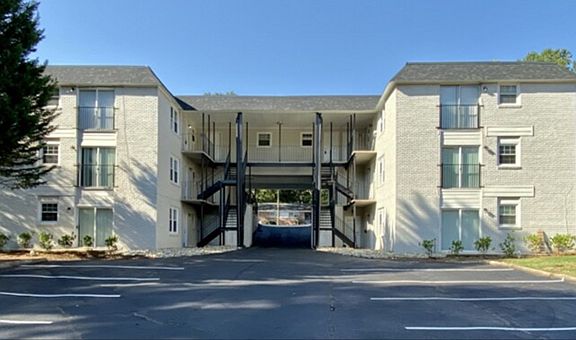 2nd image of 135 Oakwood Ave APT A