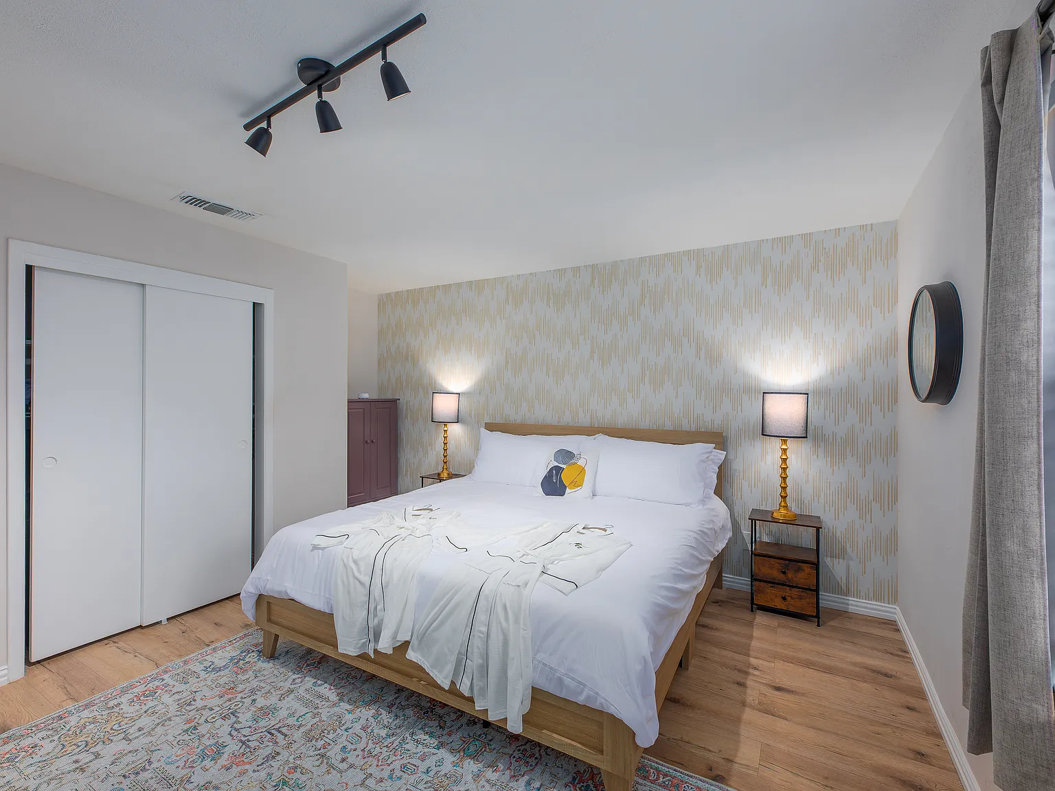 3 bed, 1377 sqft, $6,500 — Photo 3