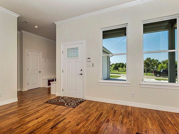 4th image of 1039 Saint Thomas Ct