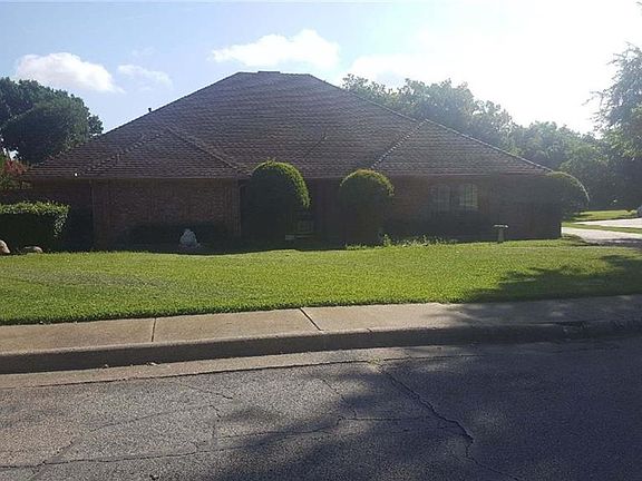 2nd image of 1019 Briar Hill Cir