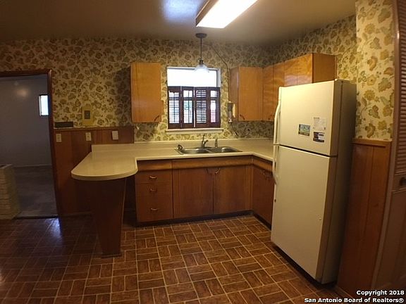 5th image of 439 Kopplow Pl