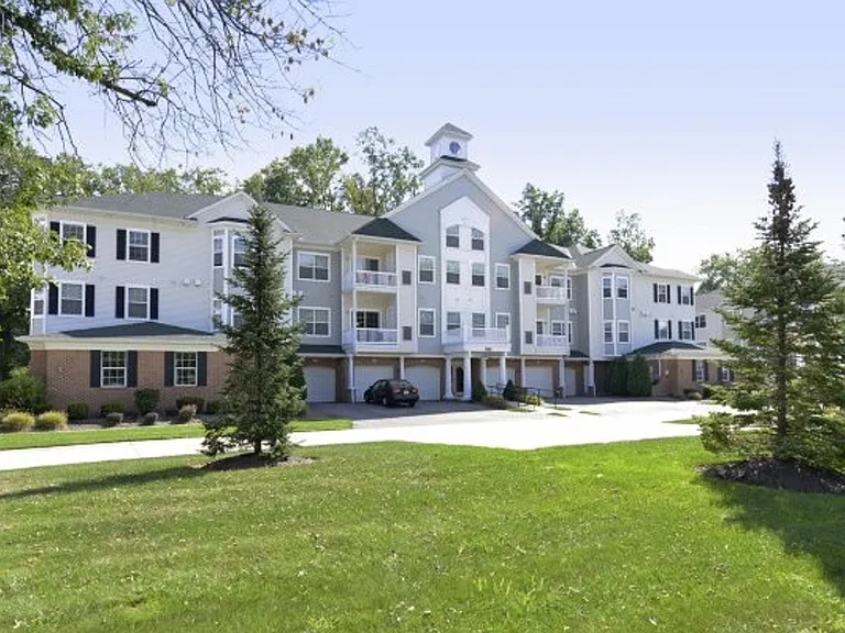 Aquamarine Apartments — Photo 11