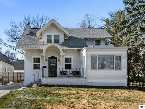 2403 Bradfield Dr, Lincoln, NE 68502