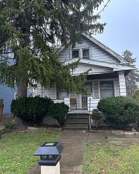 2nd image of 12801 Lenacrave Ave