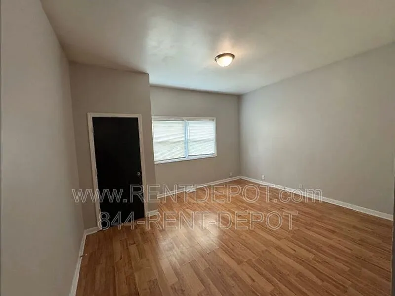 4 bed, 1.0 bath, 1500 sqft, $1,095 — Photo 3